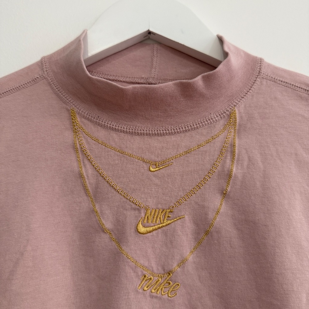 Nike T-Shirt Pink Necklace Gold Logo Embroidery Loose Crop LS Mock Neck Women Sm